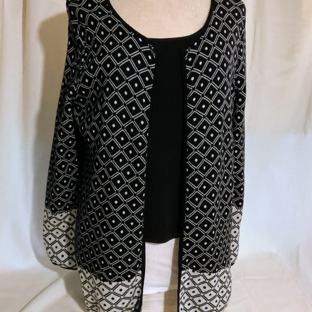 Eye-Catching! Chicos Geometric Patterned Shrug - image 3